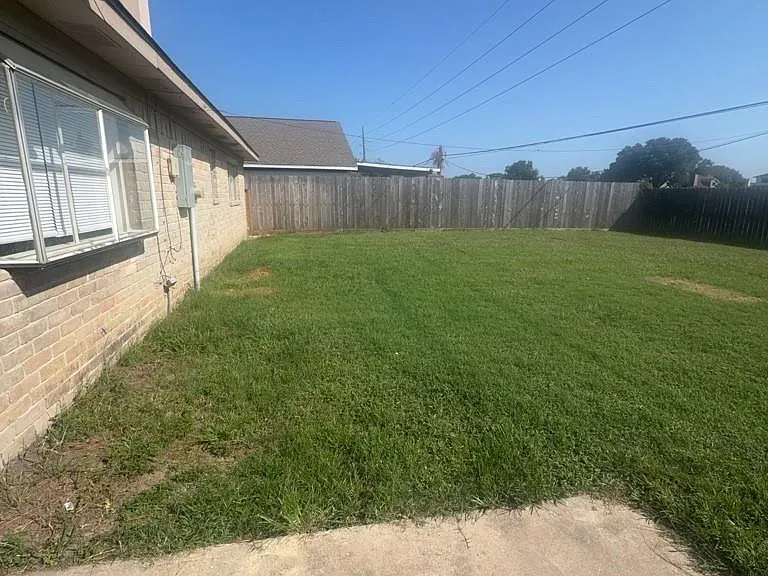 18214 Almonte Ln — Photo 12