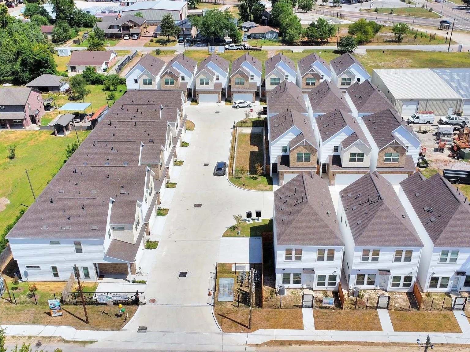 3 bed, 2.5 bath, 1810 sqft, $2,500 — Photo 3