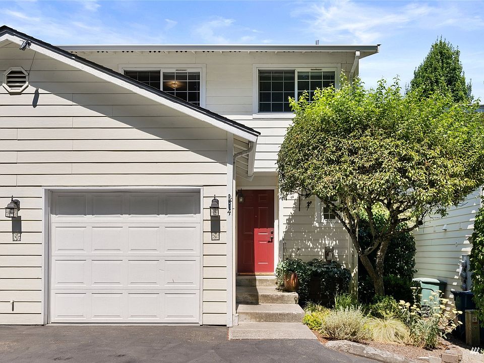 Welcome to Stratford Square! A wonderful community of condominiums in sought-after Edmonds location.>