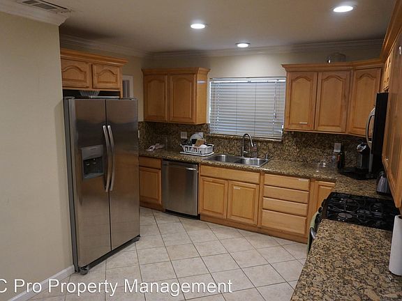 5th image of 12031 Cliffwood Ave