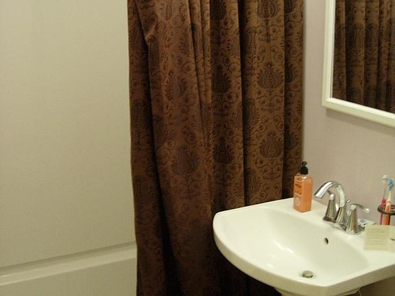 Apt1 - bathroom