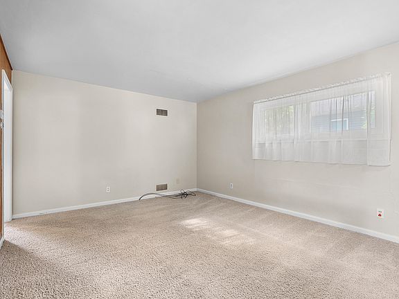 5th image of 23 Allison Dr