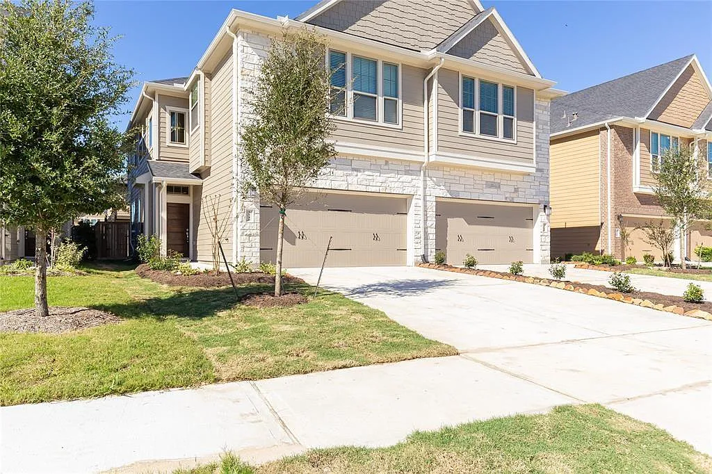 3 bed, 2.5 bath, 1881 sqft, $2,400 — Photo 2