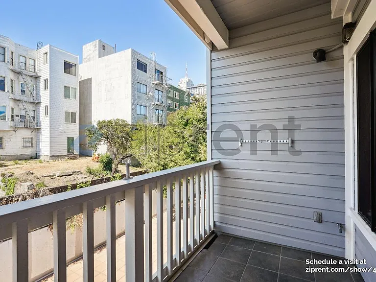 1350 California St #304 — Photo 14