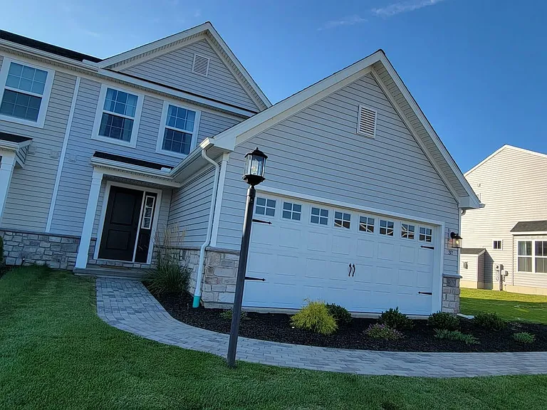 54 Long Bend Dr #112 — Photo 6