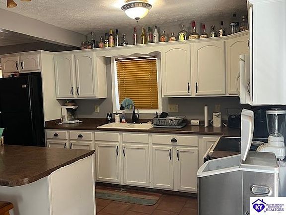 4th image of 641 N Riverbend Rd