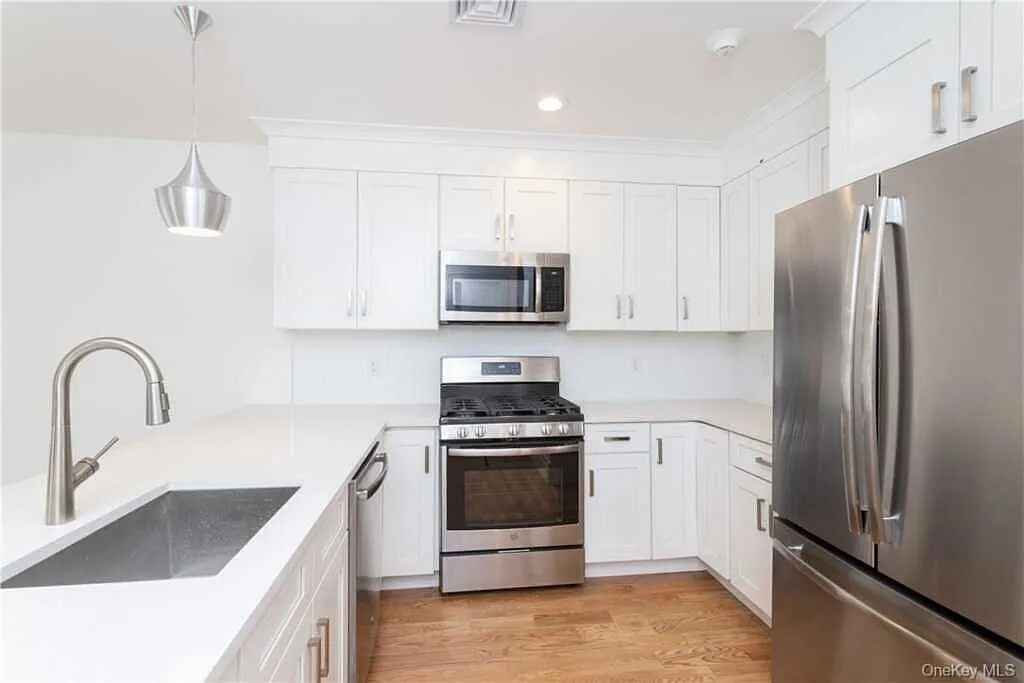 121 Fisher Avenue, White Plains, NY 10606 — Photo 2