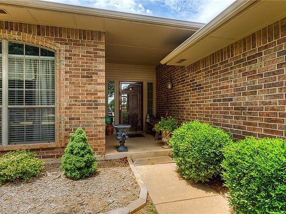 4th image of 424 NW 141st Cir