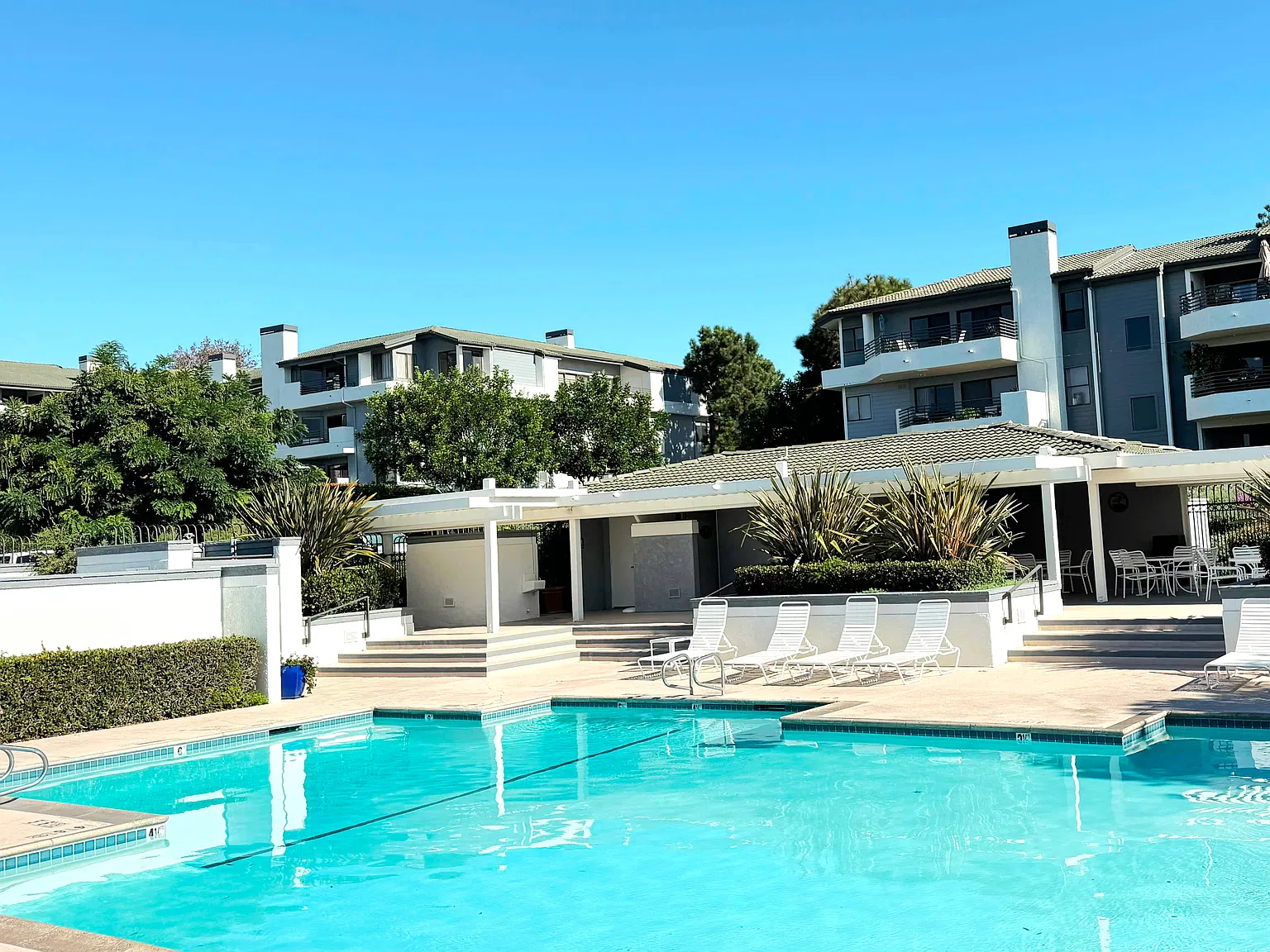 2 bed, 1.0 bath, 1100 sqft, $3,800 — Photo 3