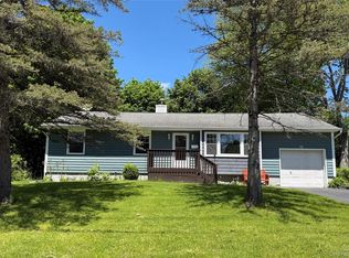 18 Cambridge Dr, Red Hook, NY 12571
