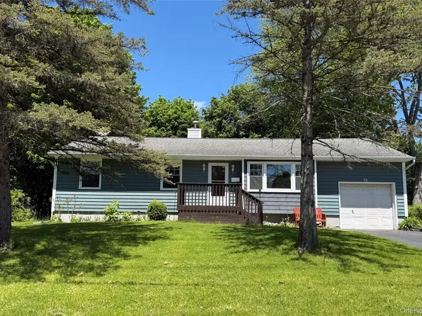 18 Cambridge Dr, Red Hook, NY 12571