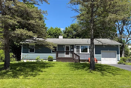 18 Cambridge Dr Photo 1
