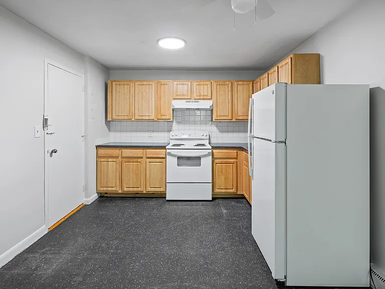 572 Cummins Hwy #16 — Photo 2