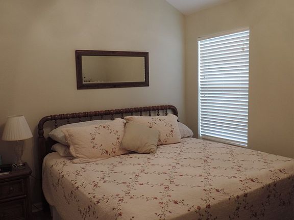3rd image of 105 Twin Oaks Ct