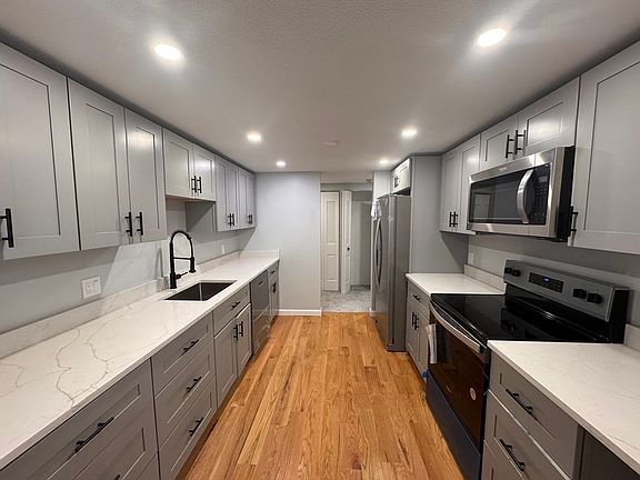 2nd image of 1100 Salem St APT 6
