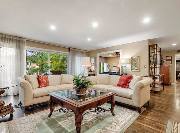 4th image of 2 Oak Brook Club Dr APT B211