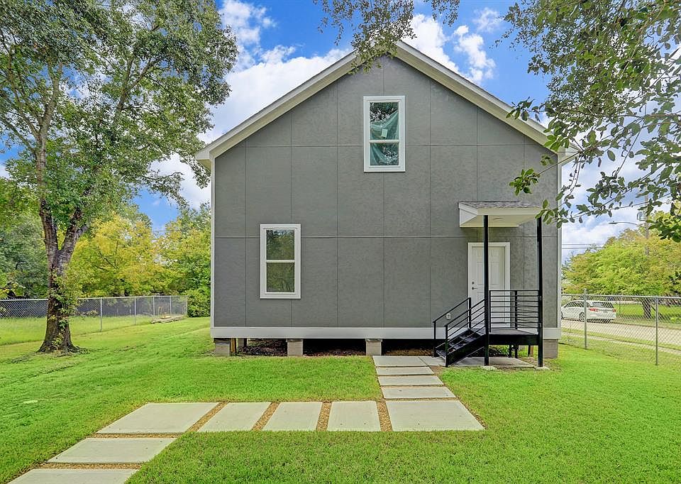 Great corner lot near Medical Center, Herman Park and UH.