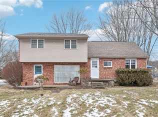 1043 Van Velsor Dr, Bakerstown, PA 15007