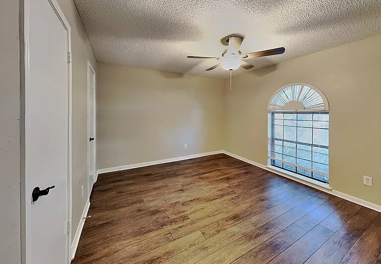 7709 Silveridge Dr — Photo 7