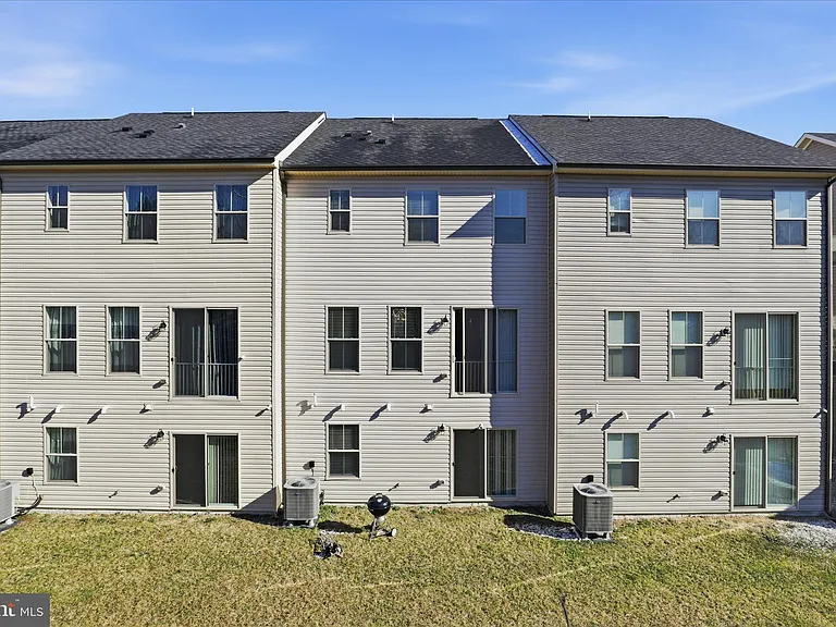 16416 Fife Way — Photo 34
