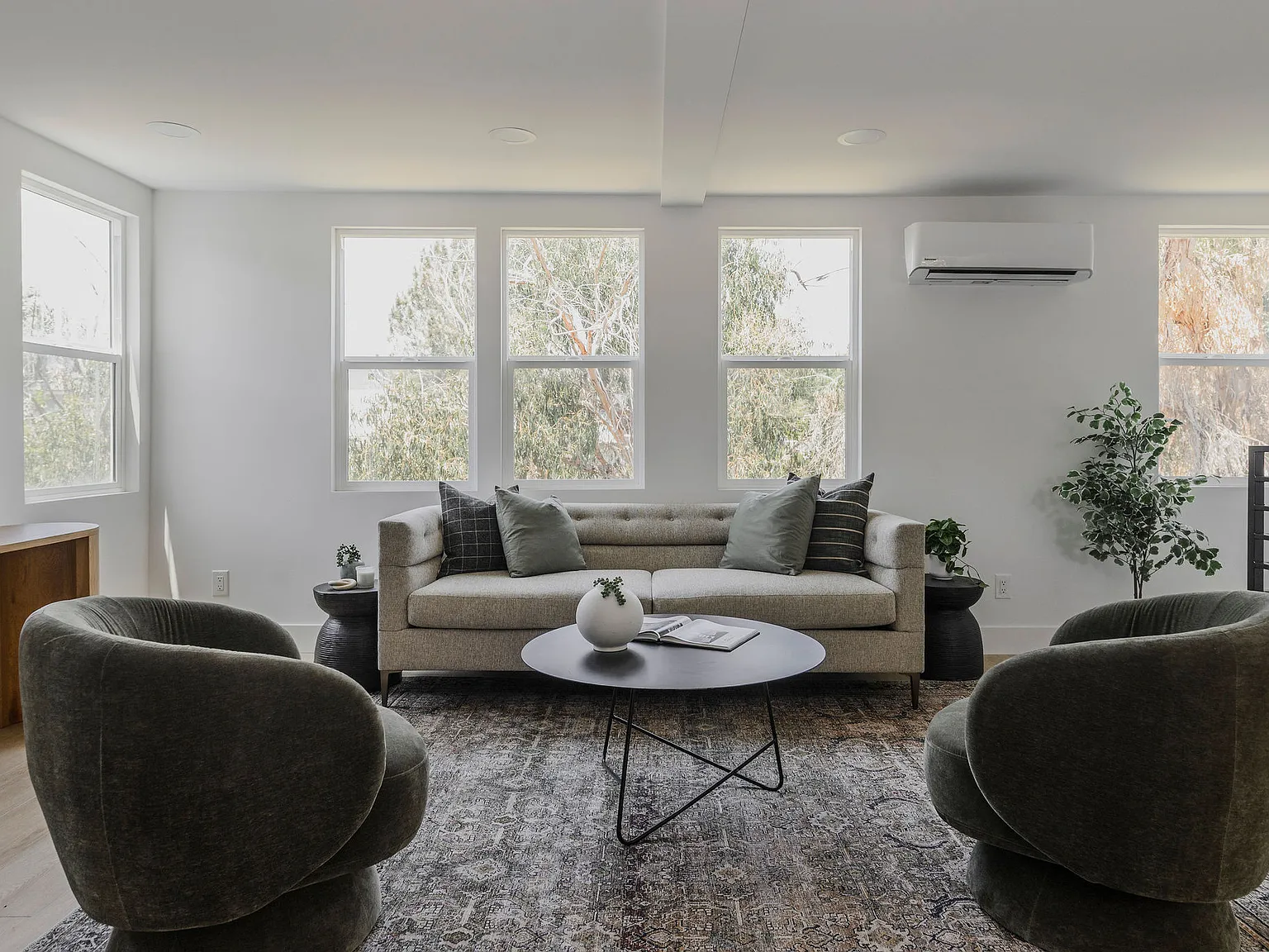 2 bed, 946 sqft, $3,750 — Photo 1