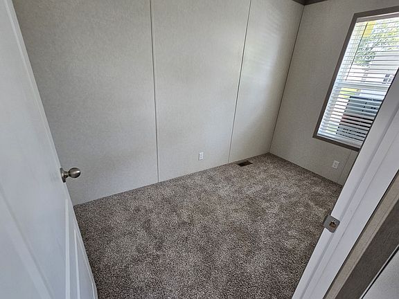 4th image of 2416 Catalpa St #105