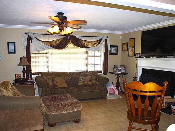 3rd image of 804 University Dr