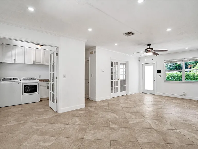 2802 NE 15th Ave — Photo 5