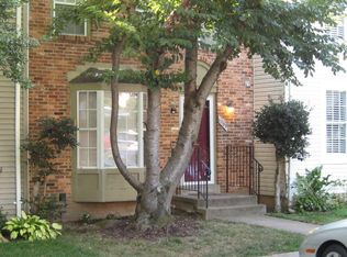 10089 Chestnut Wood Ln, Burke, VA 22015