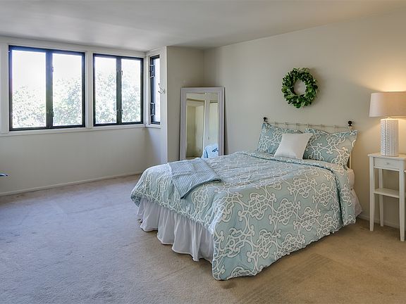 4th image of 403 C Ave
