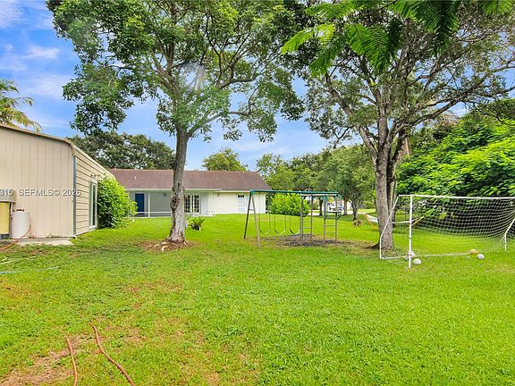 3rd image of 17110 SW 64th Ct