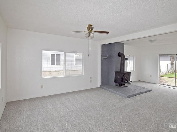 2nd image of 907 Maple St