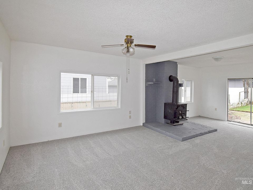 1st image of 907 Maple St