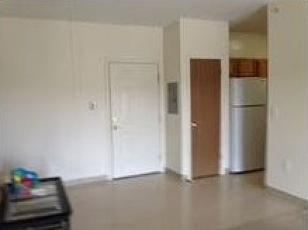 5th image of 18 Harbor Ave APT 407