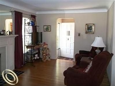 5th image of 20926 Fleetwood Dr