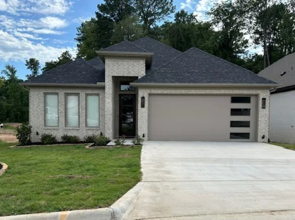 16 Woodlands Park Ln, Little Rock, AR 72211