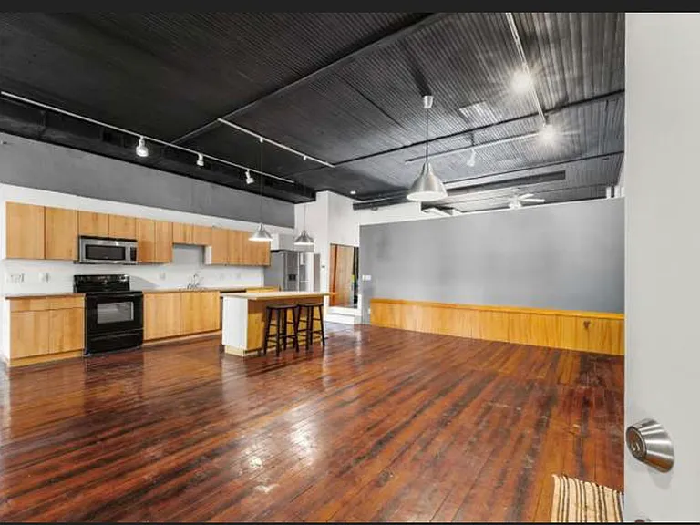 217 W Washington St — Photo 2