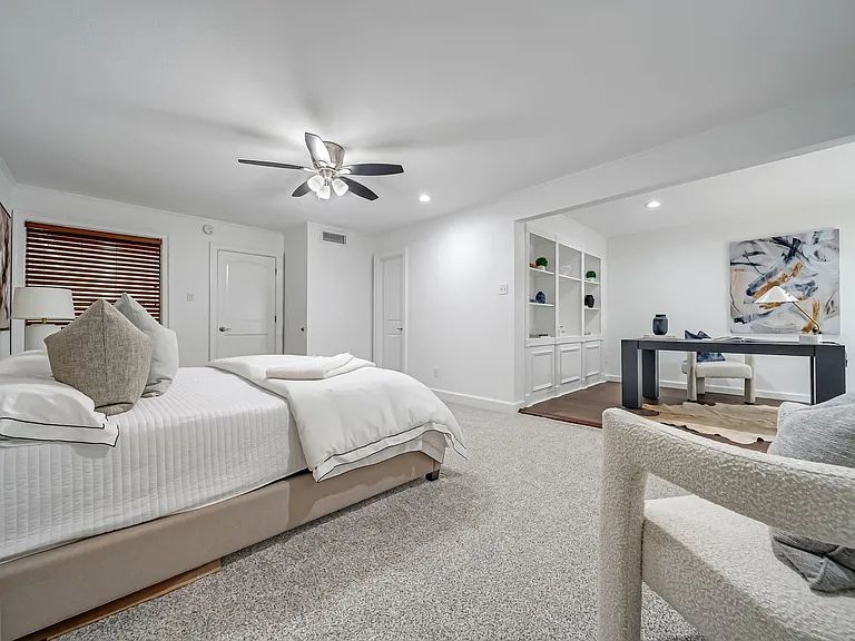 516 S Post Oak Ln #18 — Photo 10