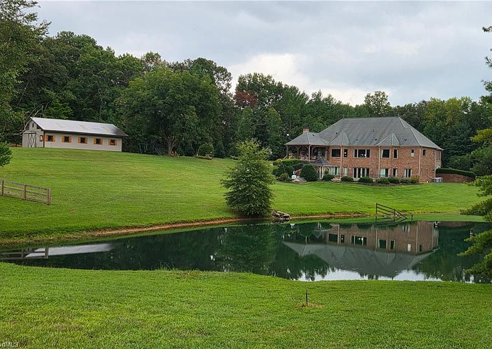 2nd image of 1201 Brook Acres Trl
