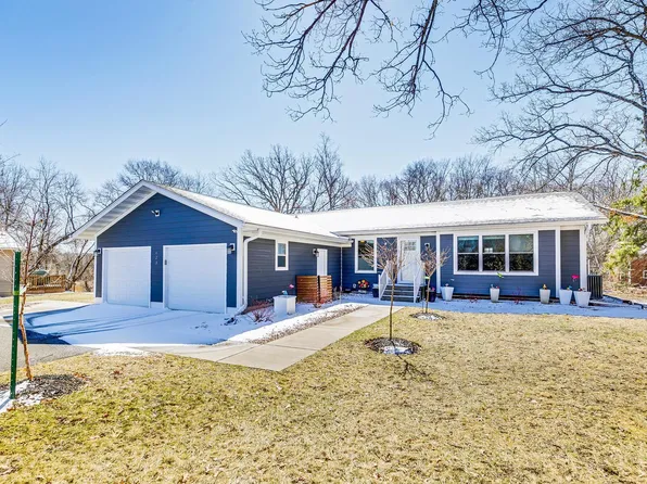 428 County Road F E, Vadnais Heights, MN 55127