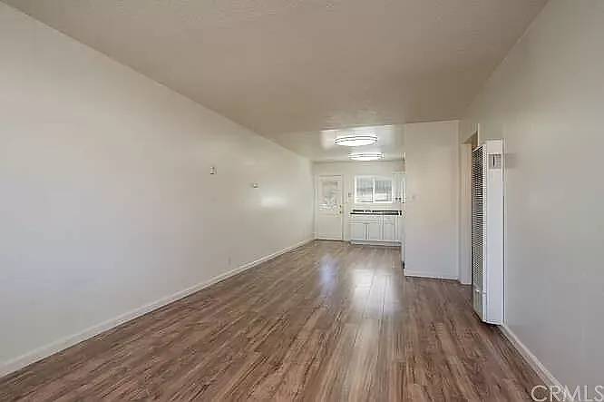 2 bed, 900 sqft, $2,700 — Photo 2
