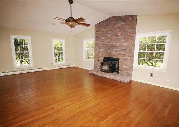5th image of 134 Eleanor Dr