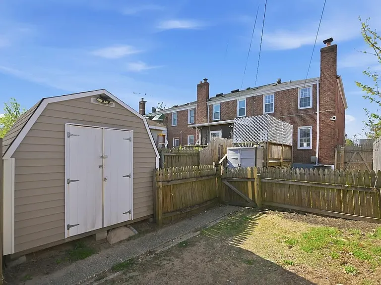 308 Georgia Ave NE — Photo 6