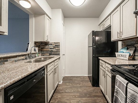 4th image of 9600 Braes Bayou Dr APT 31