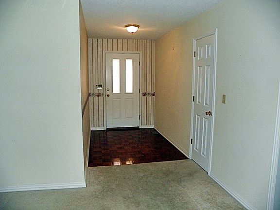 3rd image of 639 Windsor Cir
