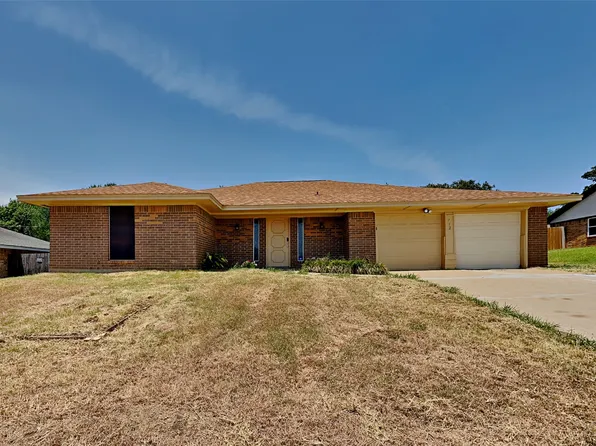 712 Springhill Dr, Hurst, TX 76054