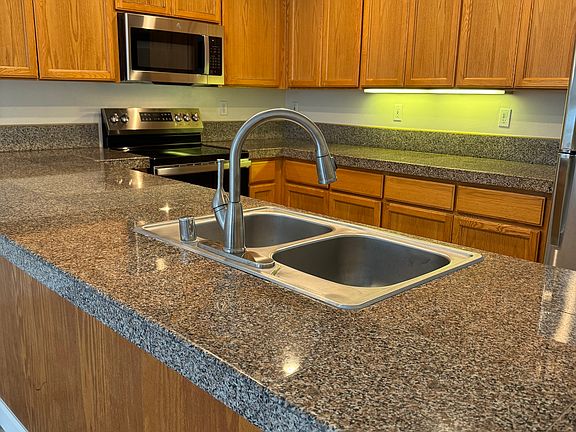 2nd image of 4484 W Point Loma Blvd #9