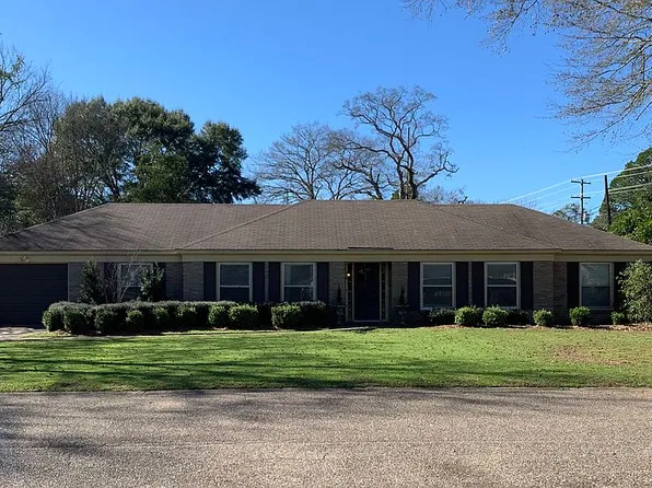 102 Pinehaardt Dr, Selma, AL 36701