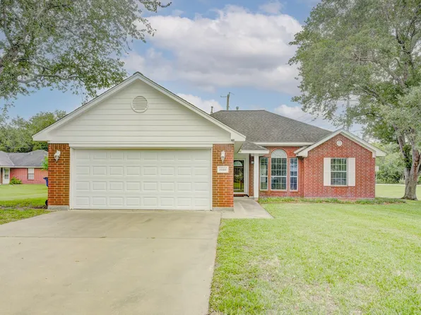 1140 Thomas Dr, Angleton, TX 77515