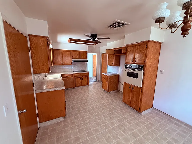 1043 Grove Ave — Photo 25
